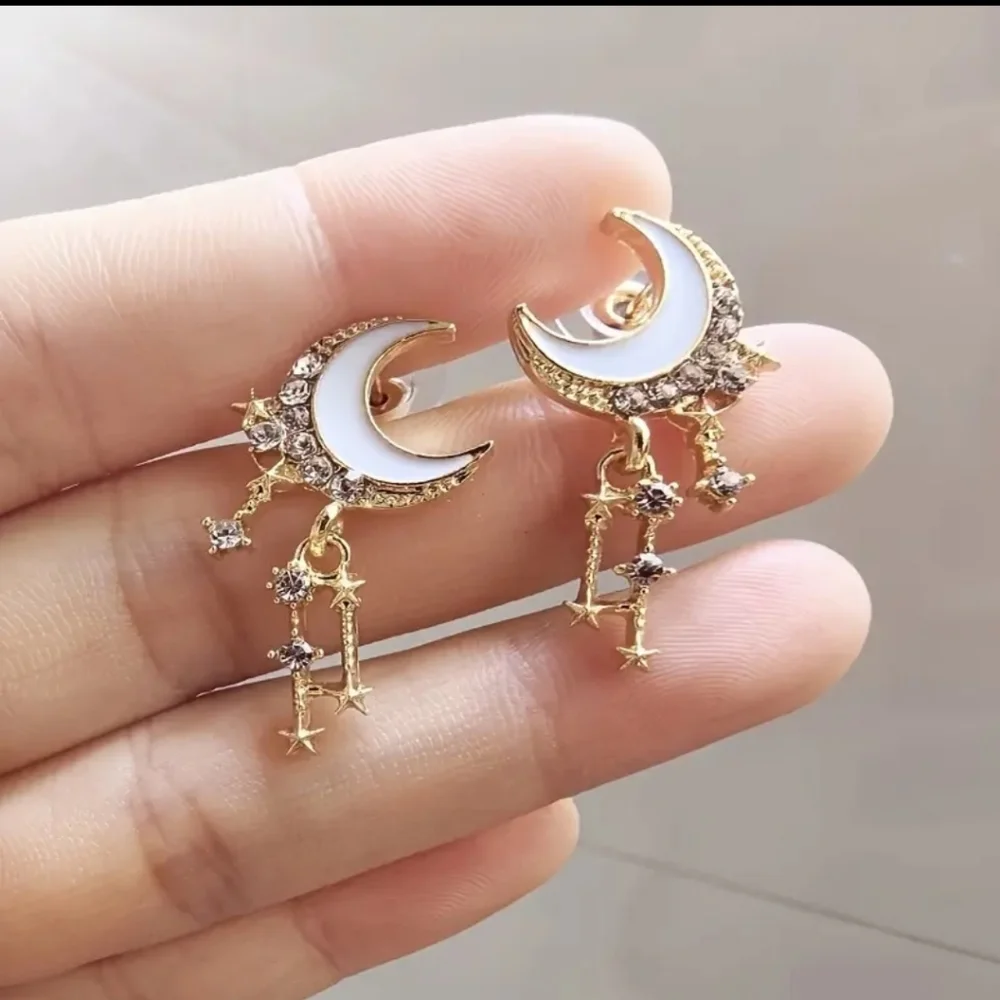 NEWl Moon stud earrings